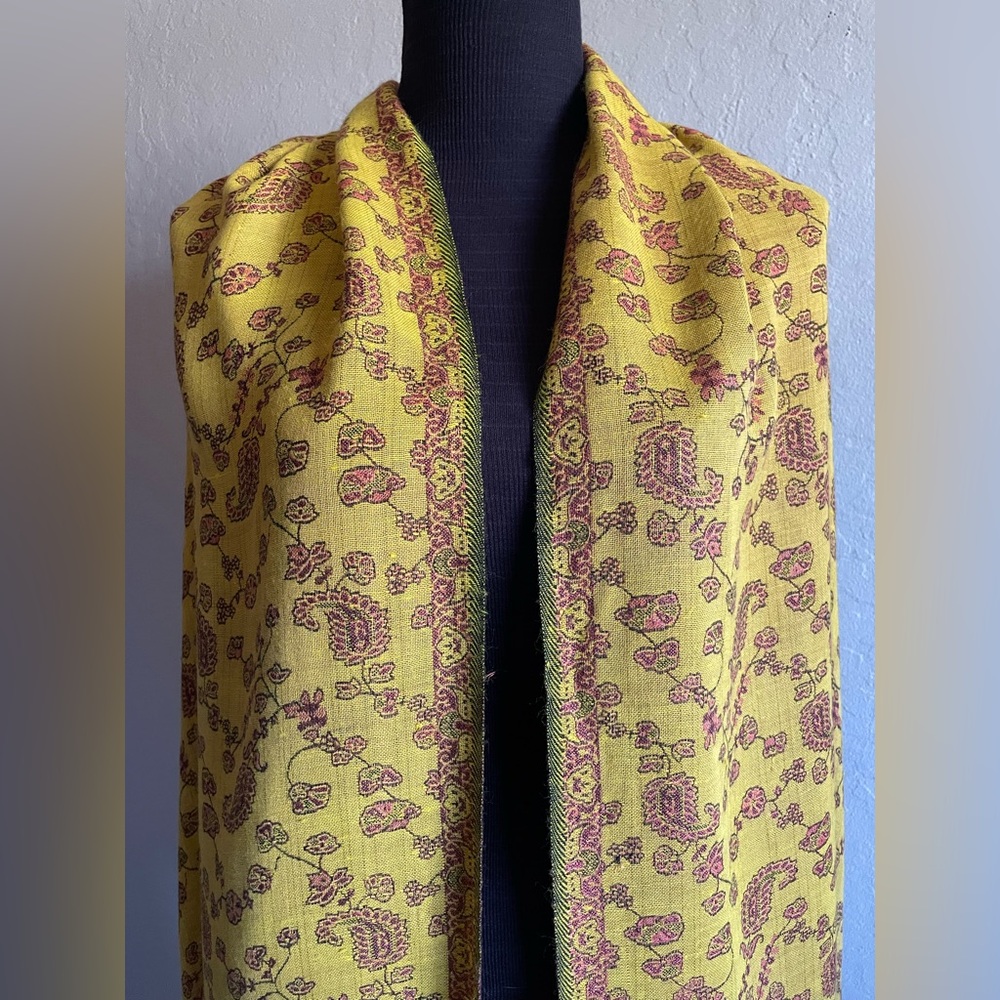 Soft Yellow and Brown Paisley Shawl - Picture 6 of 6